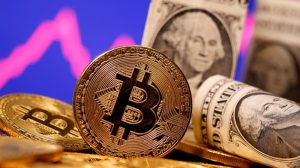 美联储古尔斯比掐灭降息幻想，比特币11万美元堡垒摇摇欲坠，2025年宏观风暴来袭？